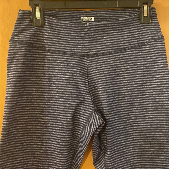 Duluth Company Women’s Striped Yoga Pants Legging Stretch Navy Blue Size Small - Picture 2 of 9